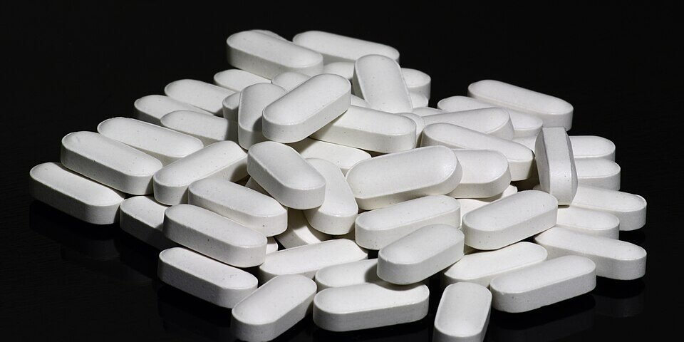 calcio-beneficios-como-tomar-2026-featured